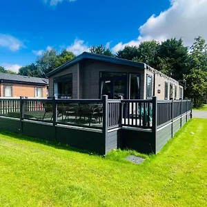 Holiday home Four Seasons With Hot Tub United Kingdom